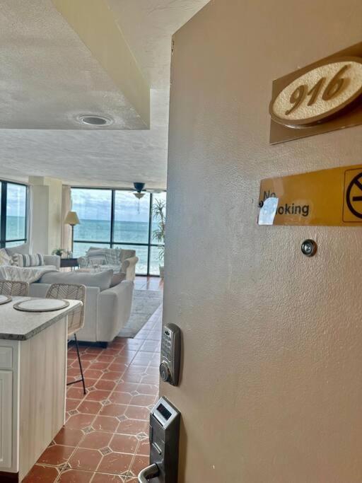 Beautiful Oceanfront Two Bedroom Condo Daytona Beach Exterior photo