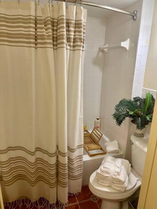 Beautiful Oceanfront Two Bedroom Condo Daytona Beach Exterior photo