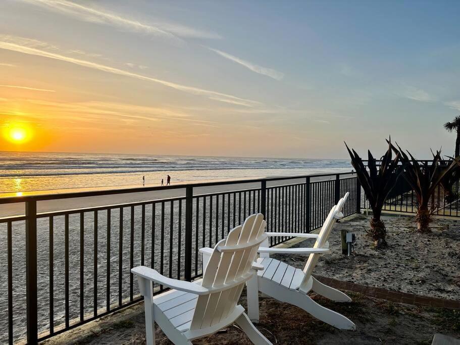 Beautiful Oceanfront Two Bedroom Condo Daytona Beach Exterior photo