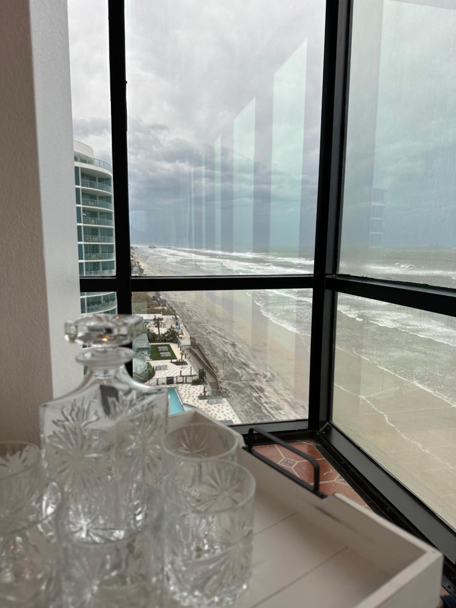 Beautiful Oceanfront Two Bedroom Condo Daytona Beach Exterior photo